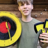 Fejszedobálós játék